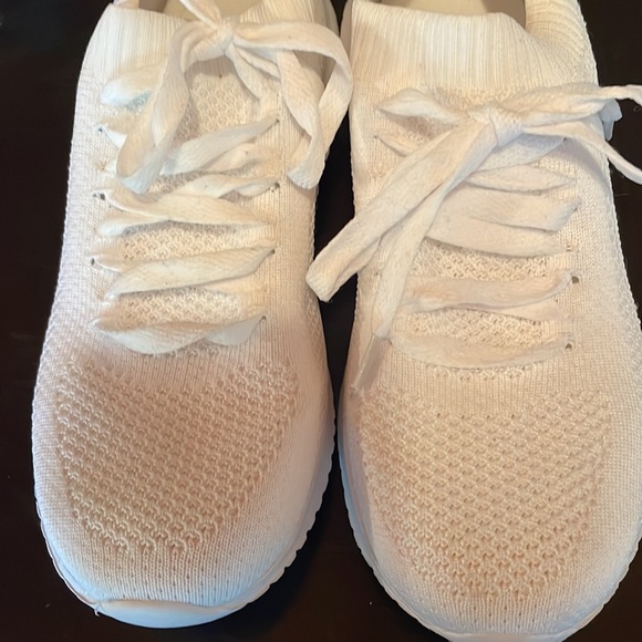 NWOT White slip on sneakers, size 6 - Picture 2 of 7